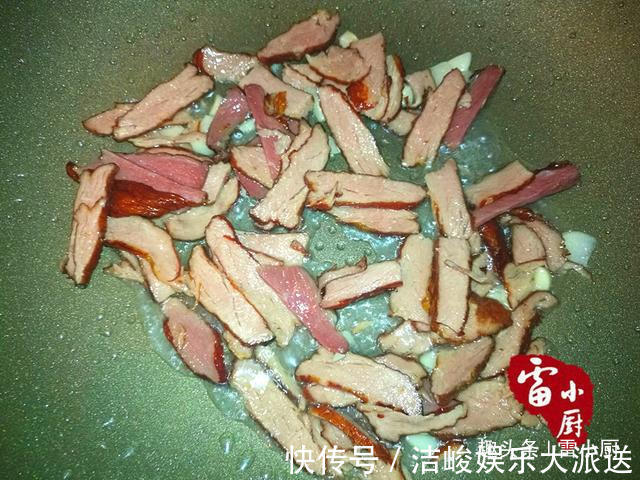 过年不吃这菜太可惜，简单炒炒满屋飘香，下饭根本没话说！