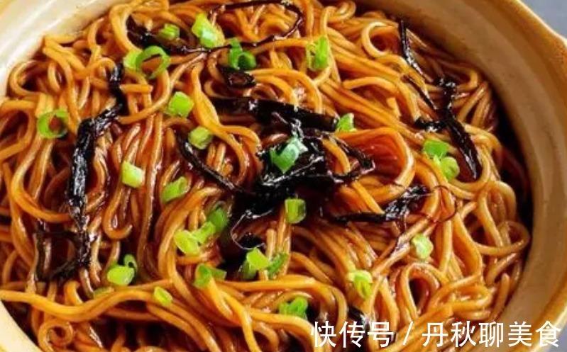 拌面|中午给儿媳妇做了一碗葱油拌面,5分钟就做好,比黄磊做得还好吃