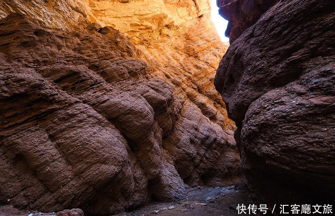 横跨崇山峻岭，穿越深山峡谷，独库公路“纵贯天山的景观大道”