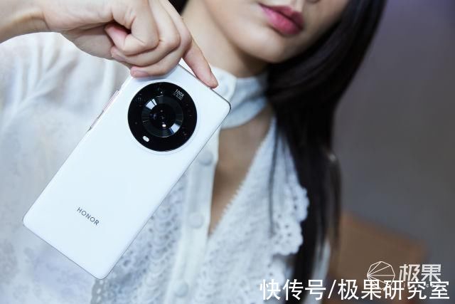 ic3|和荣耀Magic3 Pro一起穿出“心机”时尚感，初秋精致look指南