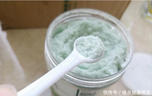 养兰花牢记“2勤、1控制”,即使养在塑料桶里,也能满盆冒花苞!