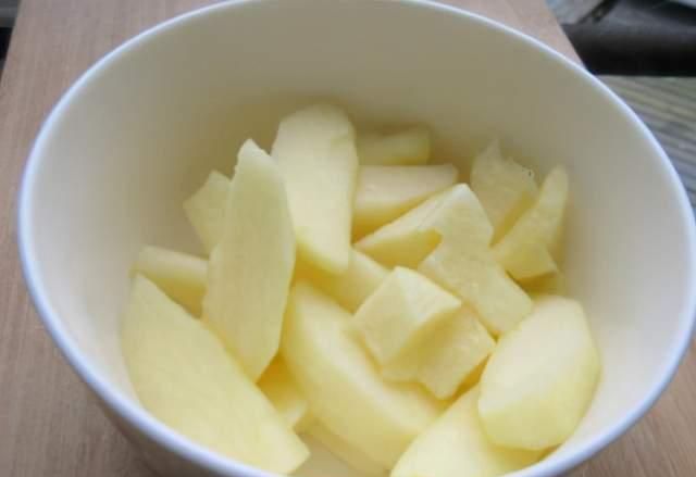 爽口|苹果生吃太凉了,用这个方法煮一锅,香甜爽口又滋补,冷天可多吃