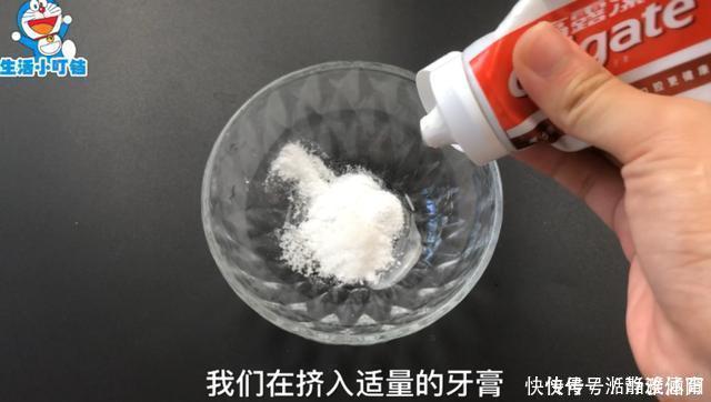 衣服|洗衣服时不要只放洗衣液,多放一碗它,洗出来的衣服干净如新