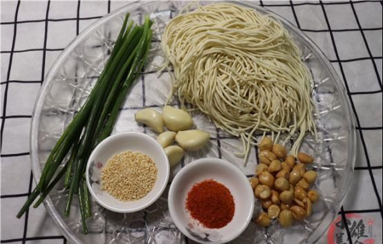 早饭鲜面条最美味的作法,5分鐘就拿下,越吃越舒服,连吃2碗也不足