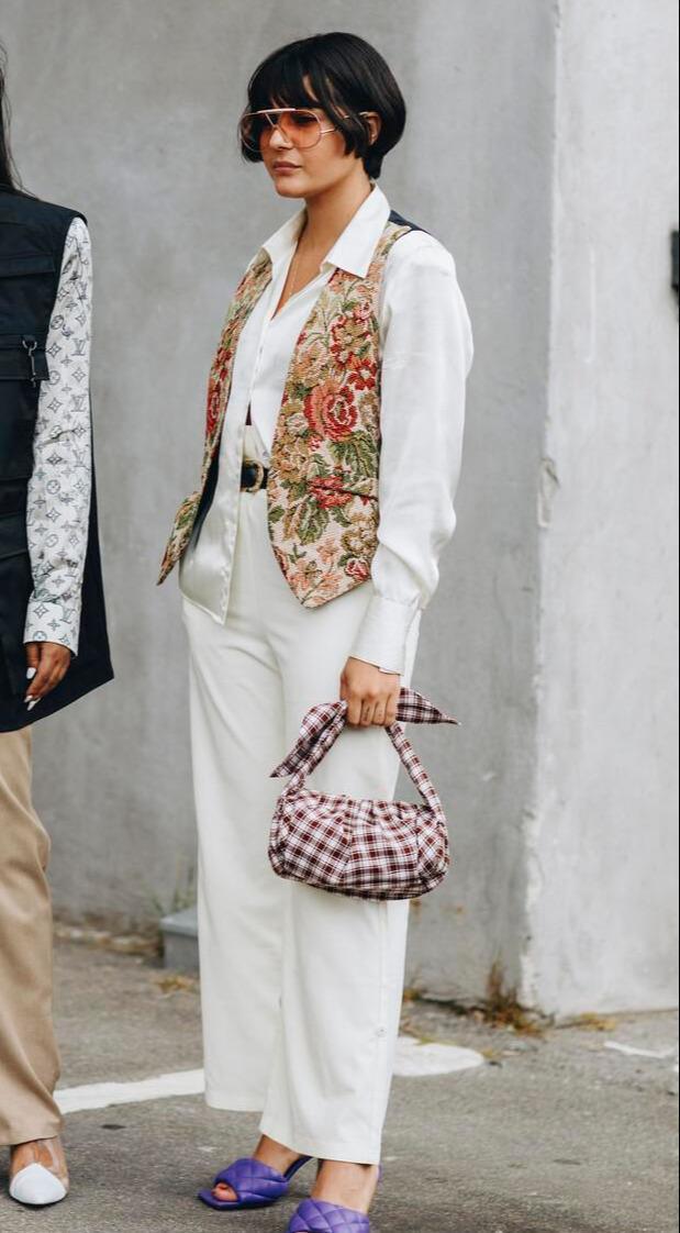 马甲过时了那是你不会穿,加件内搭叠穿照样美翻整个秋天