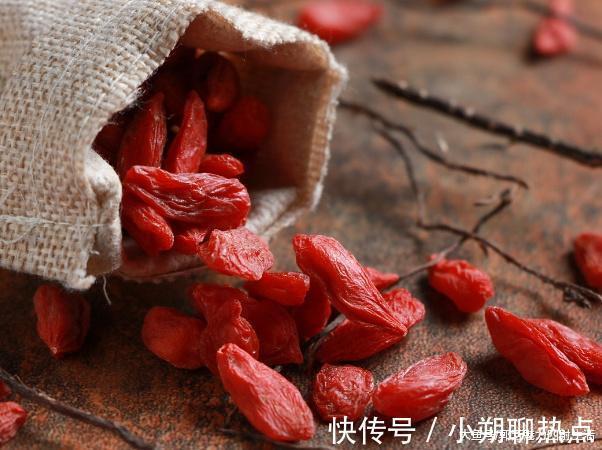枸杞|枸杞和“它”是天生一对,若能连喝3天,可能肾补满,肝也干净了
