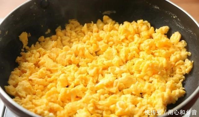 满满的|「早餐」韭菜不做韭菜盒子,试试这样做,金黄酥脆,满满的馅料,太过瘾了