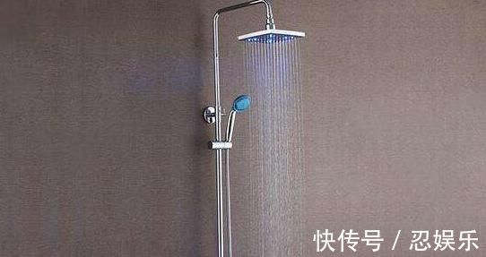 小苏打|淋浴喷头出水小?教3个步骤轻松解决,跟新买的一样