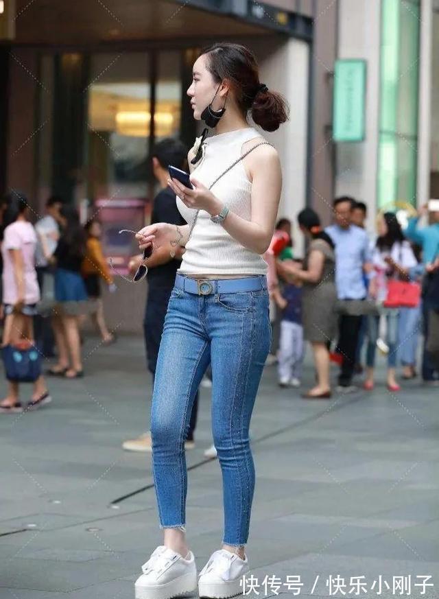 身材 个性十足的瑜伽裤更显街头休闲风格,显得身材高挑,很有时尚气质