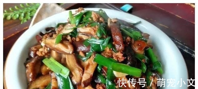 糖醋排骨|美食:香辣蒜香虾,肉末香菇炒韭菜,糖醋排骨,辣尖椒炒牛肉片