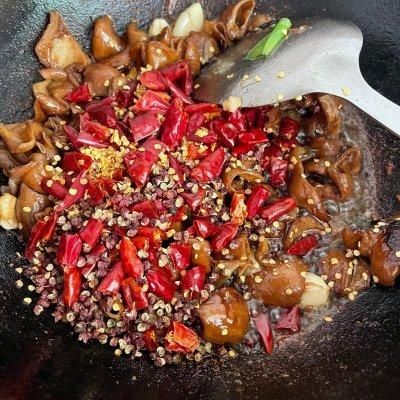 大葱|大厨教我的干煸肥肠的做法,果然好吃到没朋友