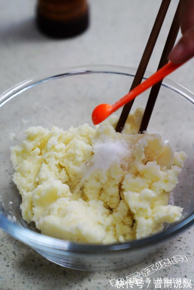 没想到山药和虾仁还能这么做,外酥里嫩不油腻,老人孩子特爱吃