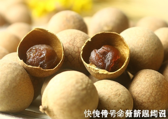 小零食|女性不想老的太快,睡前多吃3种“小零食”,皮肤嫩嫩的,气色好