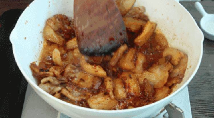 回锅肉做的又柴又硬,大厨教你做回锅肉的小窍门,3分钟就学会