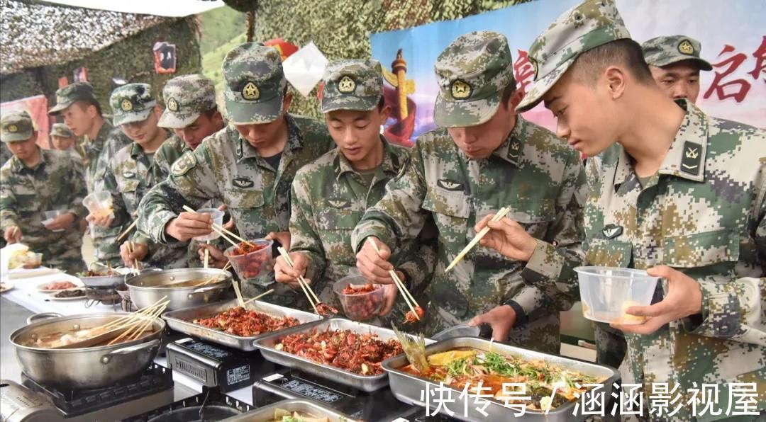 牛羊|牛羊海鲜管够，看完部队的聚餐后，网友小姐姐辛苦了，多吃点！