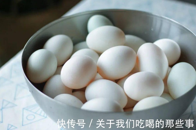 冒油|腌咸蛋时，牢记2料3技巧，无论鸡蛋鸭蛋，个个冒油起沙，软嫩咸香