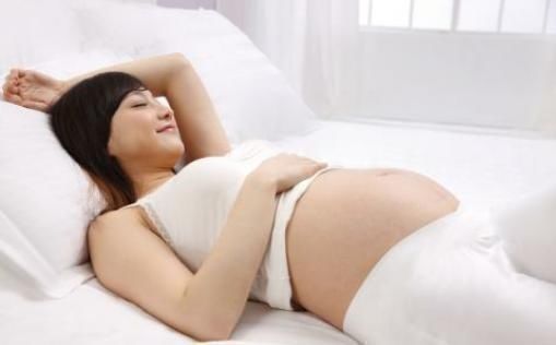 过容|“最美新生儿”火了,好像娘胎里整过容,网友我要等她长大