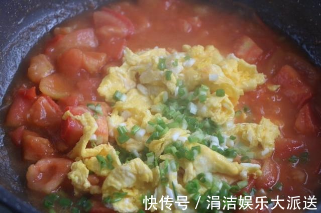鸡蛋|西红柿别再拿来炒鸡蛋了,换个做法,老人孩子都爱吃,鲜嫩多汁