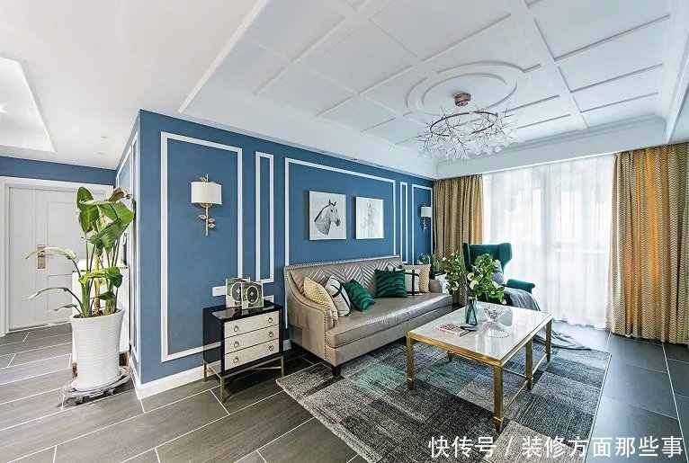 玄关|154平现代简约风三居室,装饰画让背景墙不失呆板,恰到好处