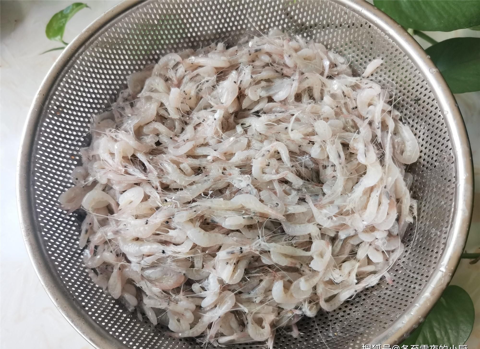  小河虾煮着吃、炒着吃太小，这样做最香，老公特别喜欢吃的下酒菜