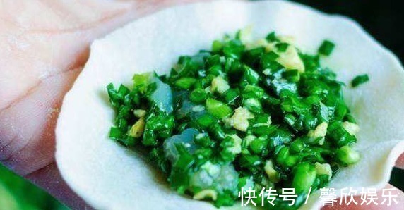 包饺子还在放肉馅,学会做此种素馅饺子,好吃的停不下