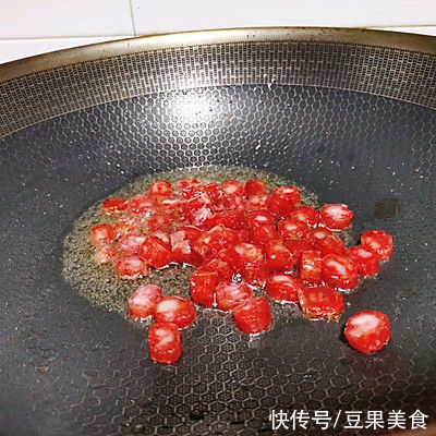 杂菜粒|#一口新年味，全家享佳味#虎仔蛋包饭