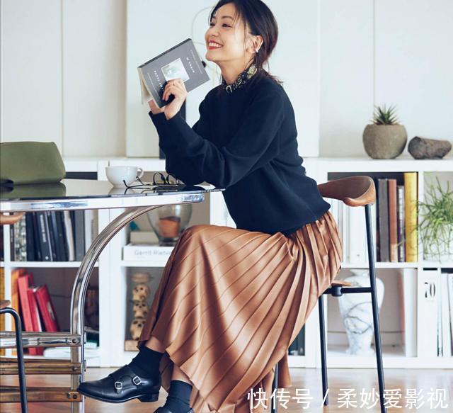 搭配|年过四十的女人建议少穿黑色,试试这三种色彩搭配,时髦又显年轻