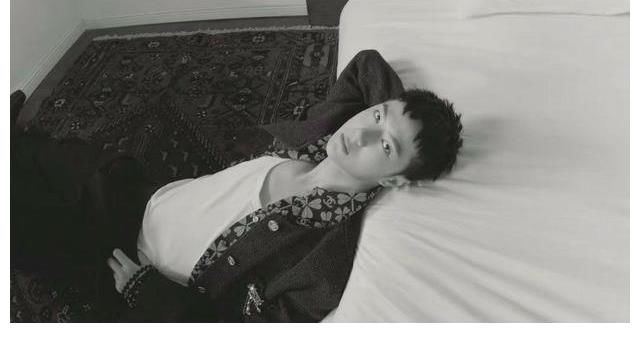 五本|王一博的新杂志无缝衔接，粉丝蜂拥而至求经验