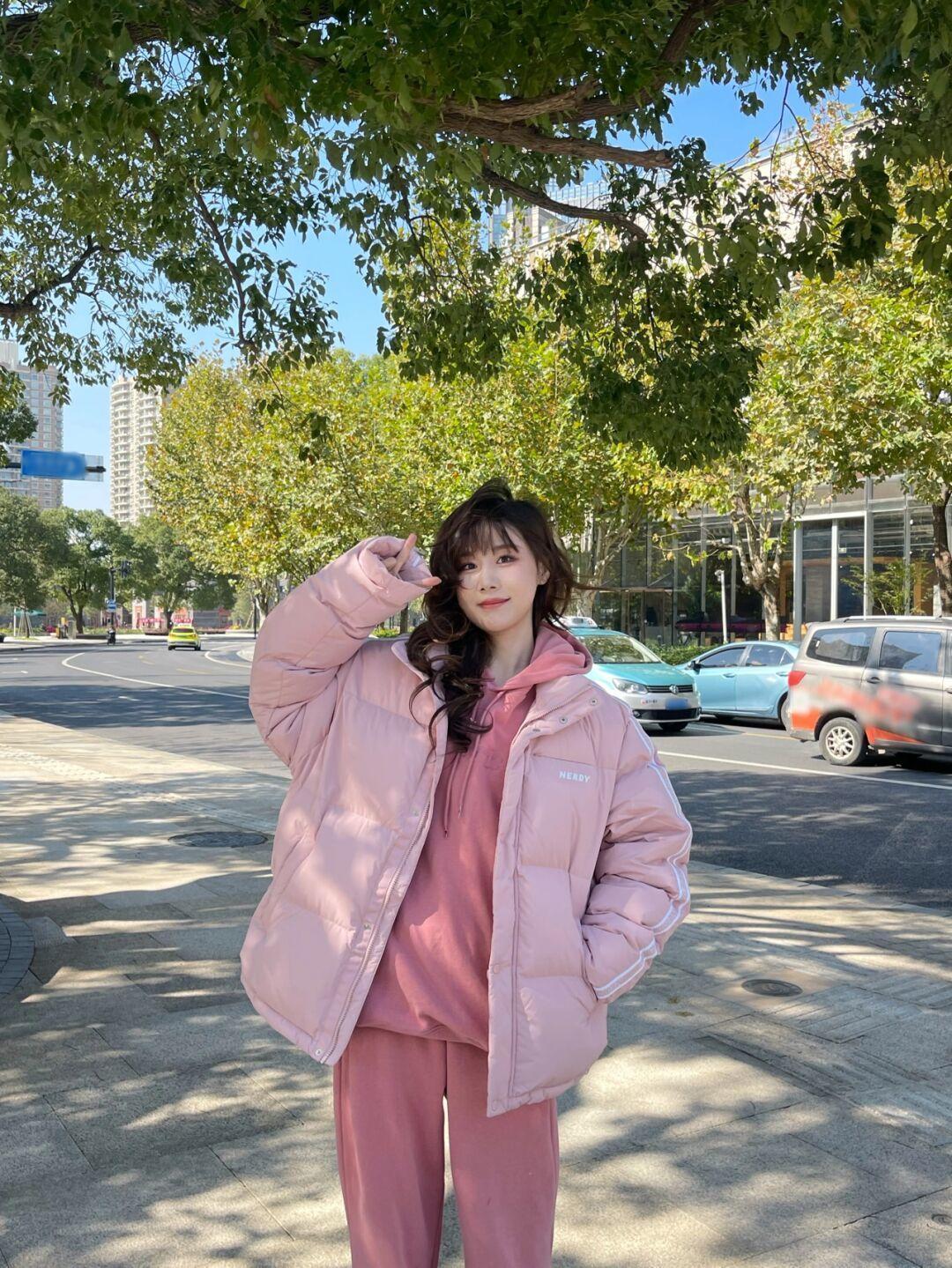 黄黑皮|看过这组羽绒服搭配,才知道冬季要保暖也要优雅,低调高级