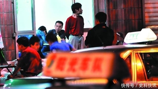 深夜|黄磊开的深夜食堂差评如潮,因为中国人的深夜食堂其实是这样的