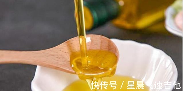 大厨|炸过鱼的油别再倒了,大厨教你处理诀窍,炒啥啥香,没有一点异味!