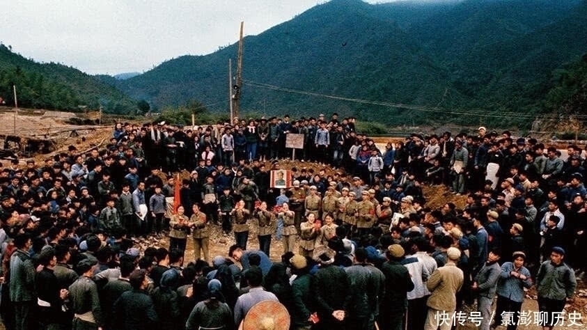 年代|60年代中国老照片火红的时代，人们激情四射，年轻人比想象中开放