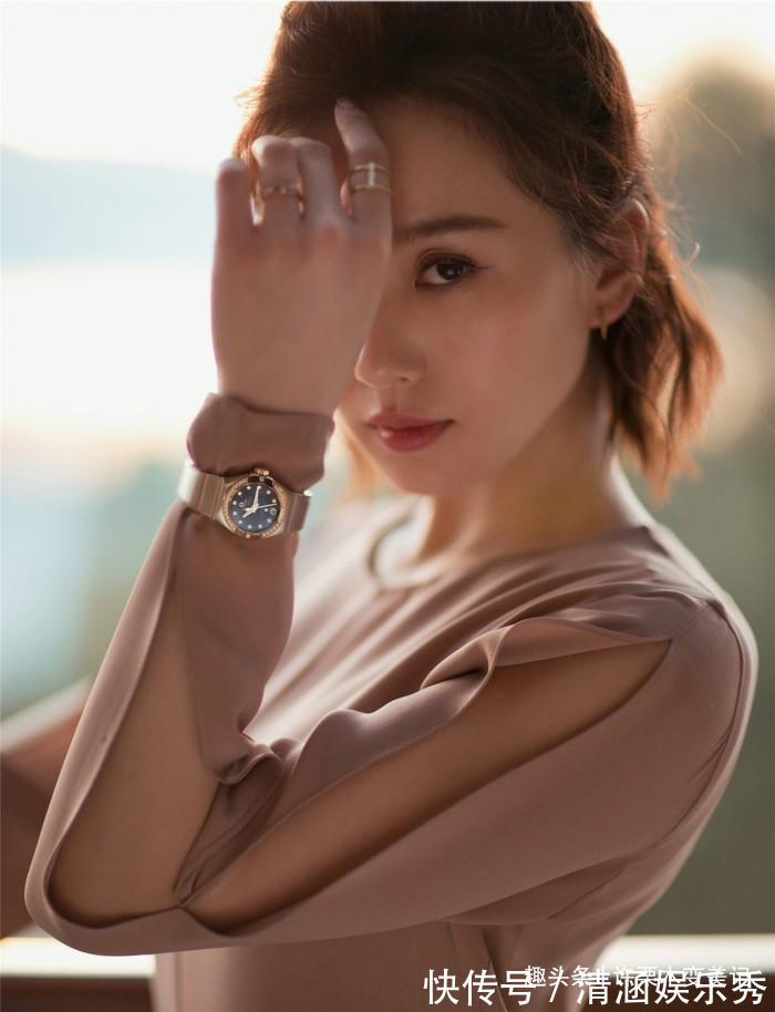 手表!女人带手表应该戴“左手”还是“右手”?看完就懂了,戴错很尴尬