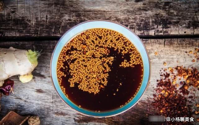 做辣椒油时，有一个步骤重复3次才正确，做出的辣椒油香气扑鼻