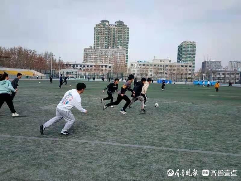 王晓彤|校园冬日暖阳——山东大学新传学院学生写生作业选登（二）