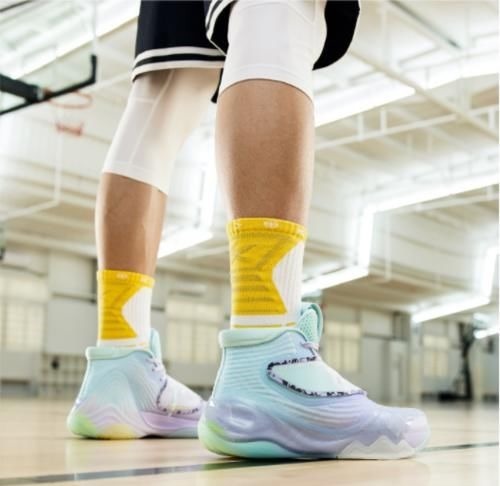 安踏kt6 全新安踏KT6“行云流水”配色正式发售!安踏的配色设计能力让人感到惊讶