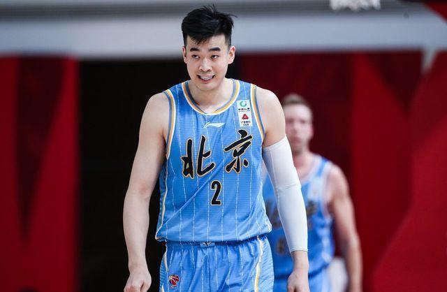 内线|雅尼斯时运不济,首钢三小外援计划遭重创,秦晓雯怕啥来啥