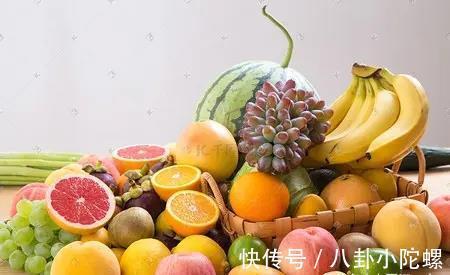 补水|三伏天,女人若不差钱,多吃这5种碱性水果,营养补水显年轻