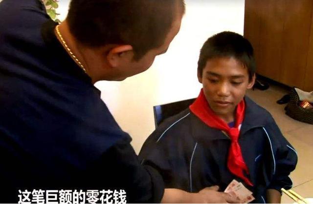 参加“变形记”后的农村男孩,后来怎么样了?网友唏嘘:孩子毁了