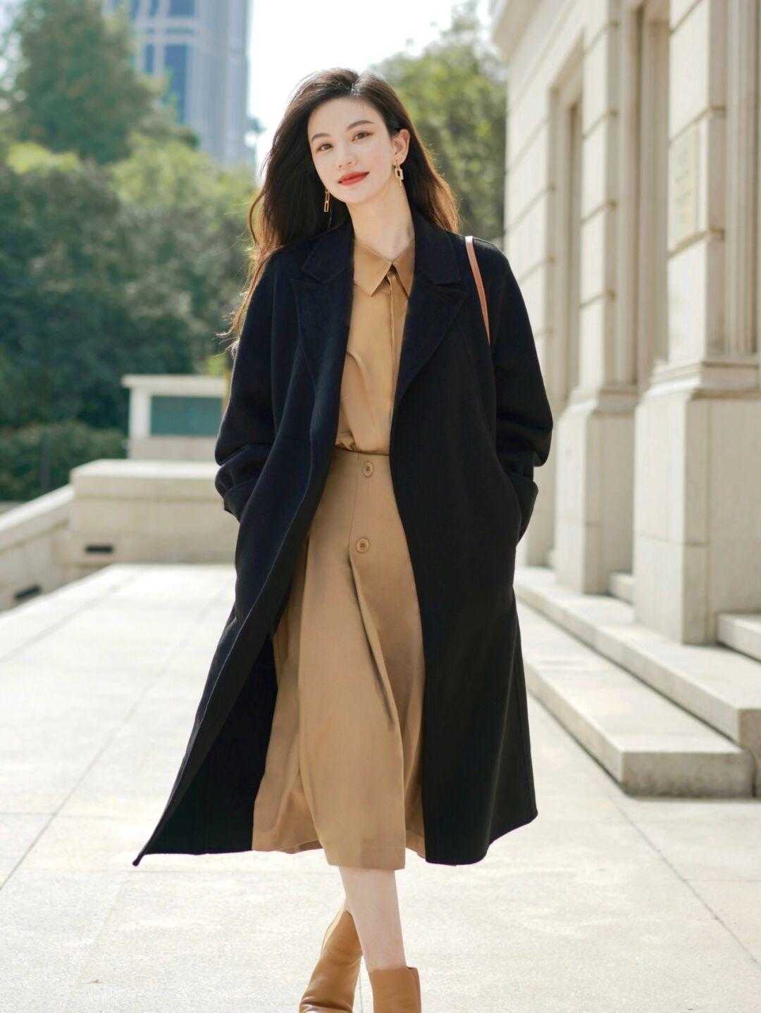 博主 别再用大衣搭配休闲鞋了,试试大衣+及踝靴吧!时髦精致又有气场