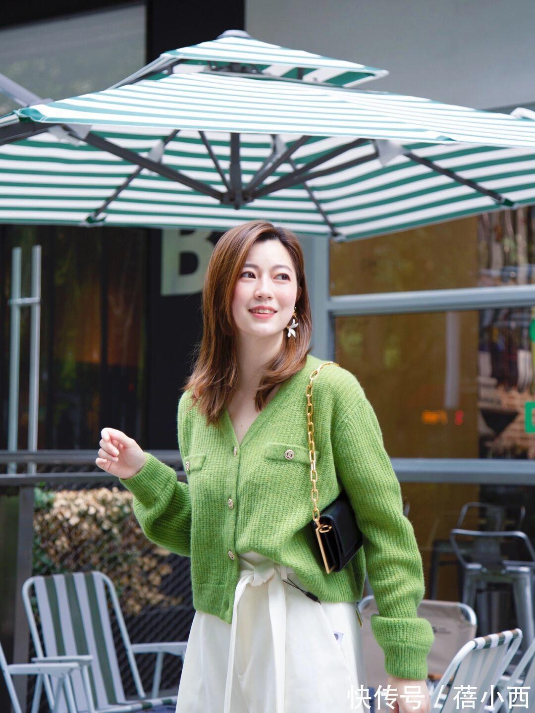 开衫 春天穿衣无需复杂,用“针织开衫”打造潮流感,出街绝对赚足眼球