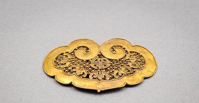 墓地|王伯禄墓出土镶宝石金簪,修路的铲车铲开了封存500多年的历史