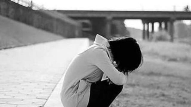 老汉|14岁女孩离家出走,被老汉拐走后6年生3娃,找到时母亲早已认不出