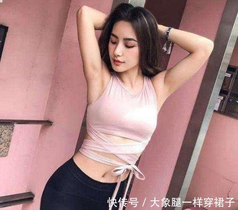 街拍休闲上衣搭配打底裤,简约大方,凸显迷人的身姿!