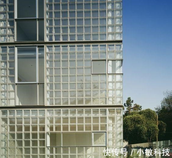 整栋楼|封阳台用玻璃砖,全小区头一家,整栋楼属我家阳台光线最好