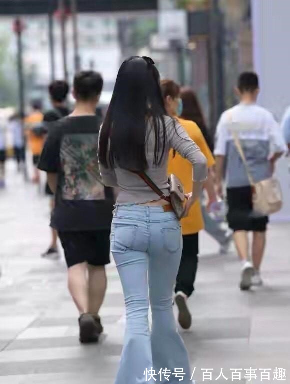 喇叭口 喇叭牛仔裤简洁大气,修身显瘦,女孩子都喜欢!