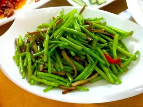 牙病|4月常吃此菜,腰不疼了,腿不酸了,预防牙病,越来越年轻