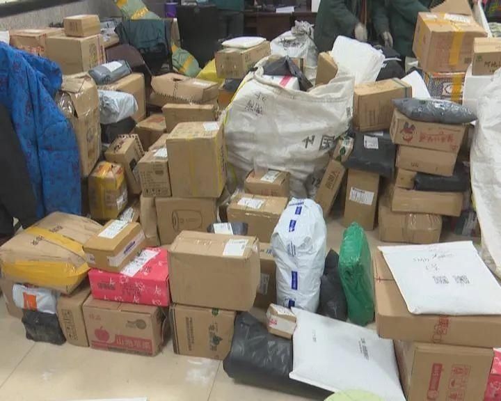 防疫|《佳话民生》快递迎来高峰期 安全防疫不可少