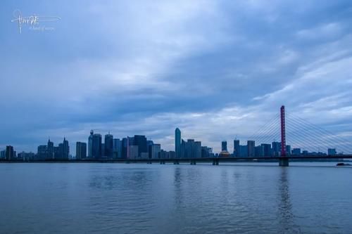 “寒冬”腊八，在钱塘江的另一边远眺新城，美景当如斯