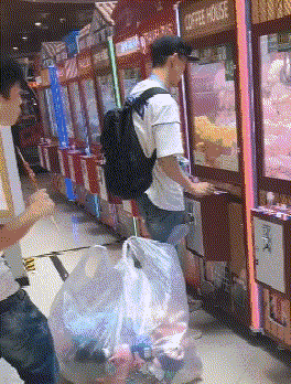 |搞笑GIF：今天带女神去表演真正的技术，实力单身